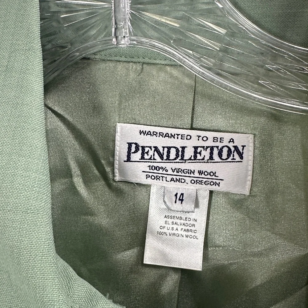 Pendleton  Women’s 100% Virgin Wool Green Button-Up Jacket size 14. NWT